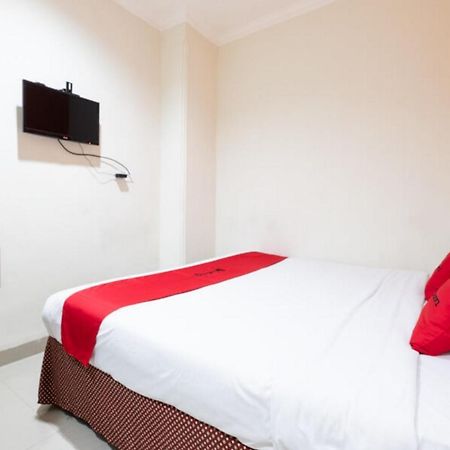 Reddoorz Plus @ Hotel Alden Makassar Bagian luar foto