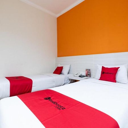 Reddoorz Plus @ Hotel Alden Makassar Bagian luar foto