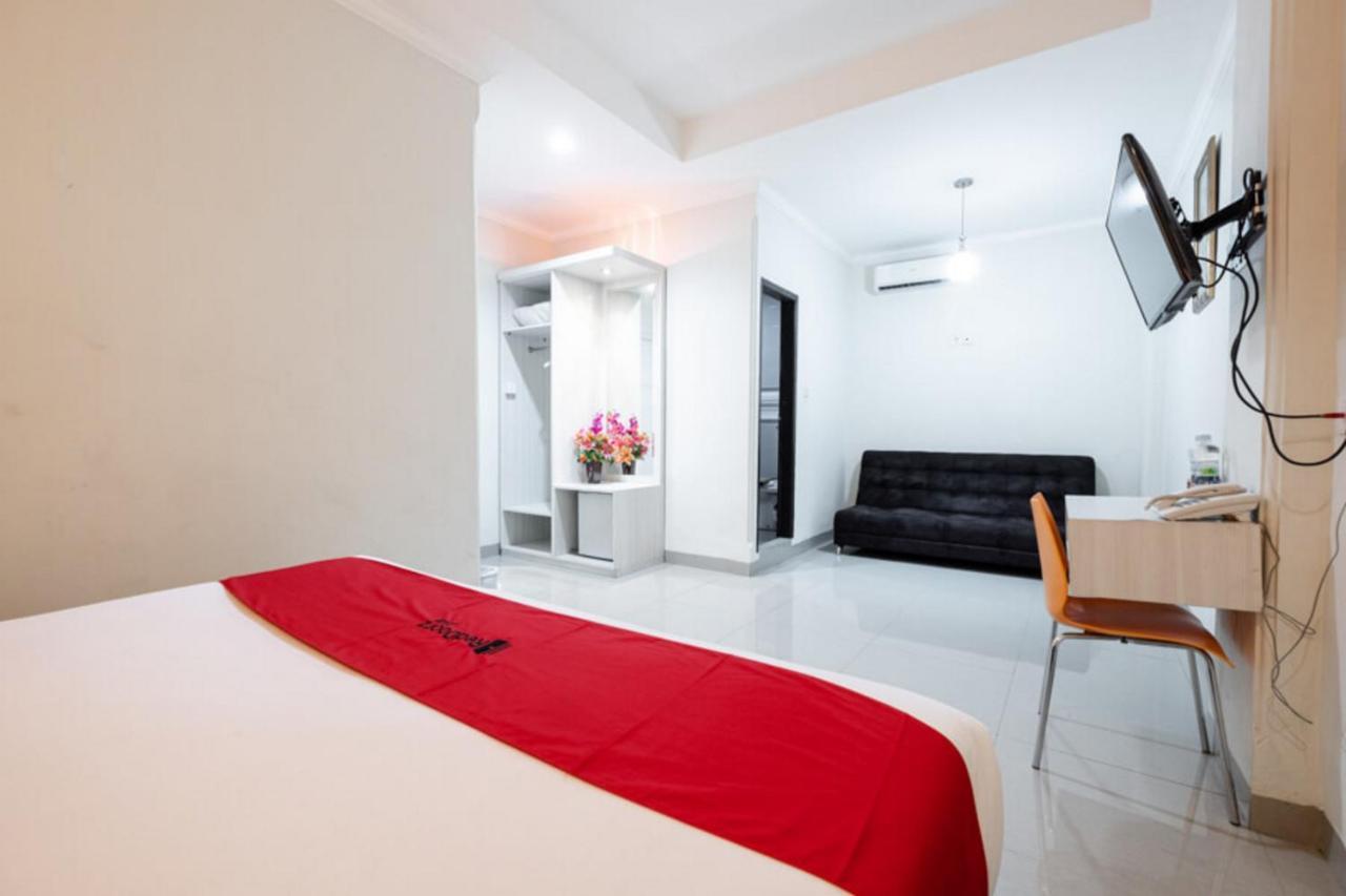 Reddoorz Plus @ Hotel Alden Makassar Bagian luar foto