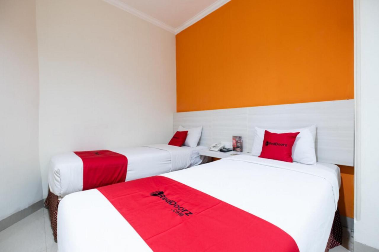 Reddoorz Plus @ Hotel Alden Makassar Bagian luar foto