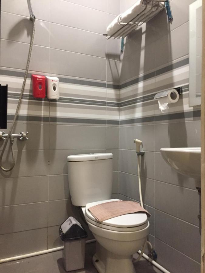 Reddoorz Plus @ Hotel Alden Makassar Bagian luar foto