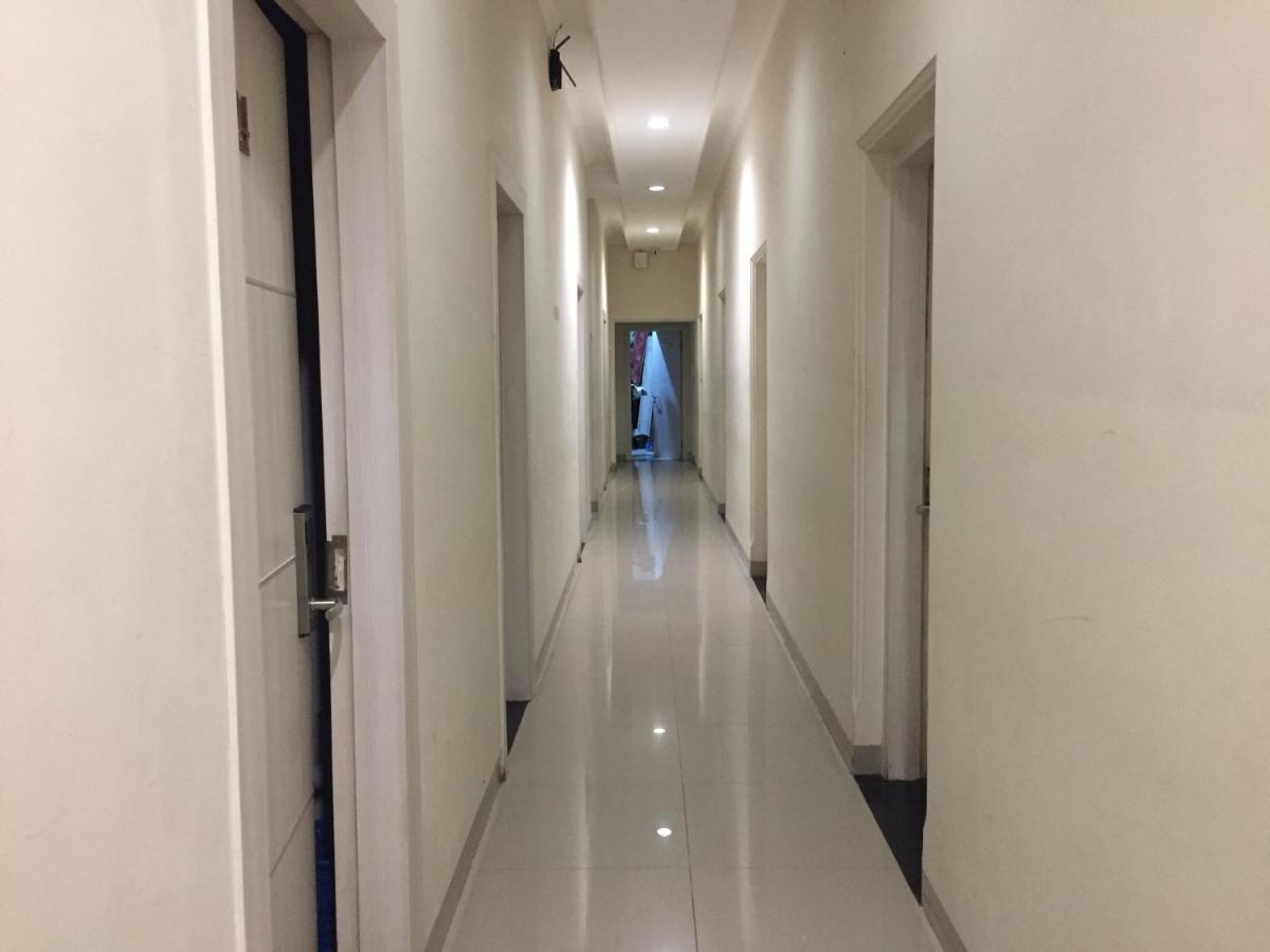 Reddoorz Plus @ Hotel Alden Makassar Bagian luar foto