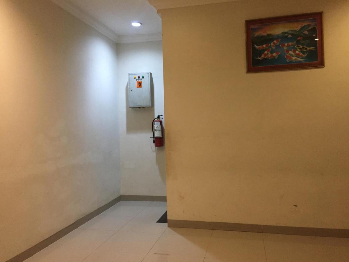 Reddoorz Plus @ Hotel Alden Makassar Bagian luar foto